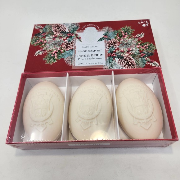 La Florentina Luxury Hand Soap Set of 3 Pine and Berry Embossed Italian Bars - Picture 3 of 4